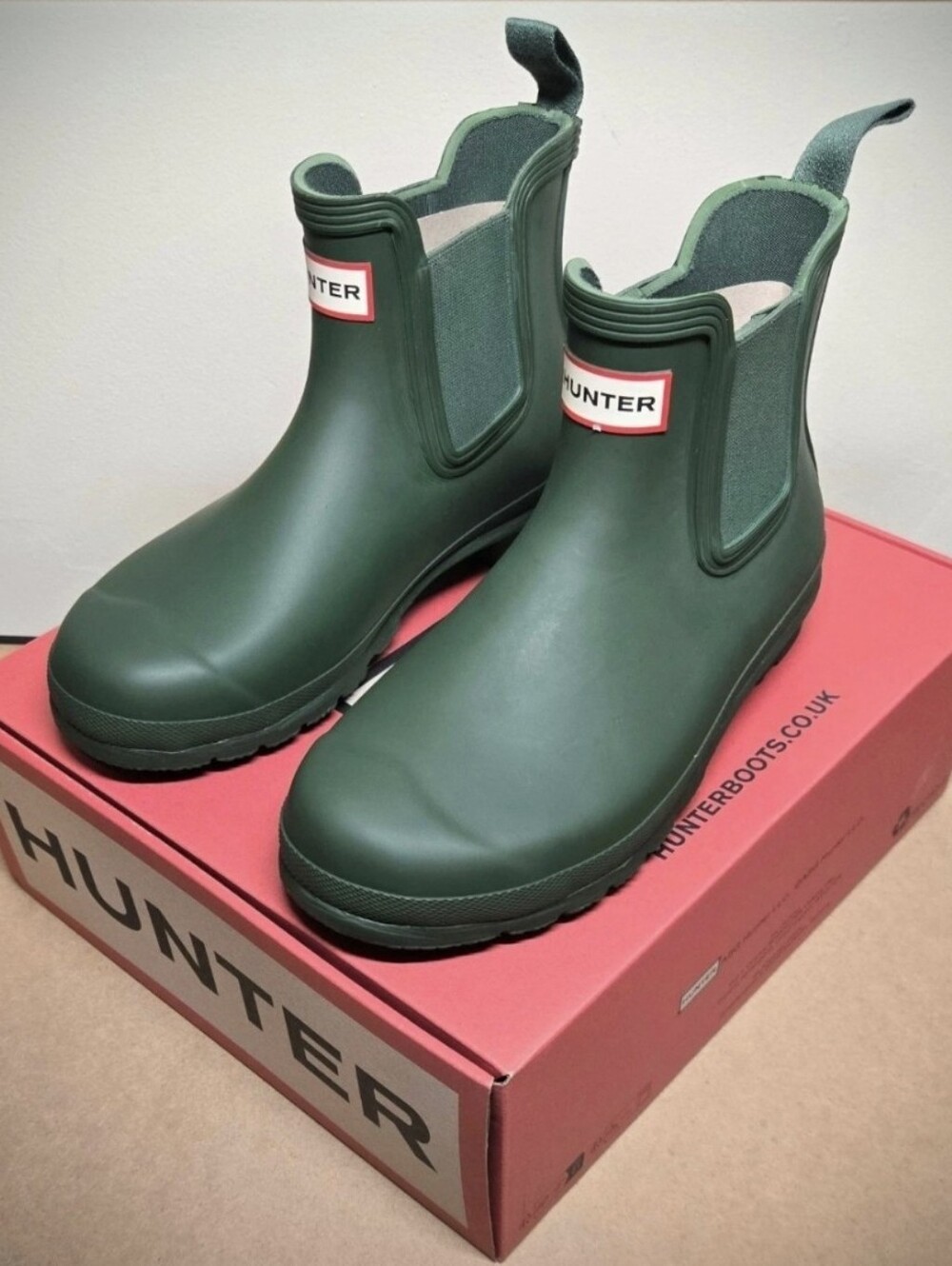 NEW Hunter Women's 7 Original Chelsea Rubber Boots, Waterproof Green Rain Ankle